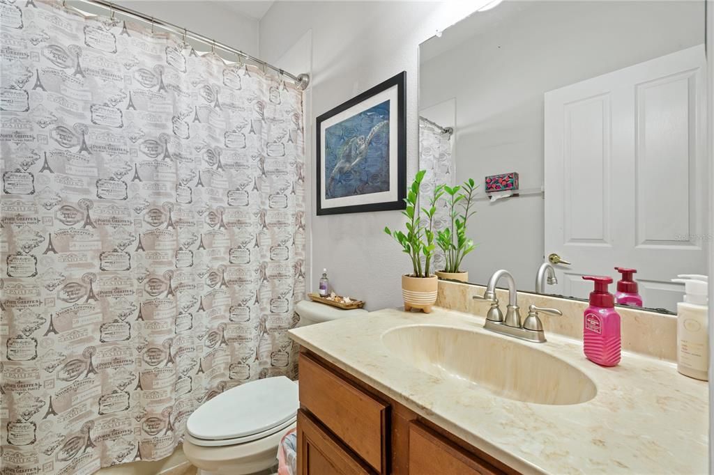 Activo con contrato: $599,000 (5 camas, 3 baños, 3530 Pies cuadrados)