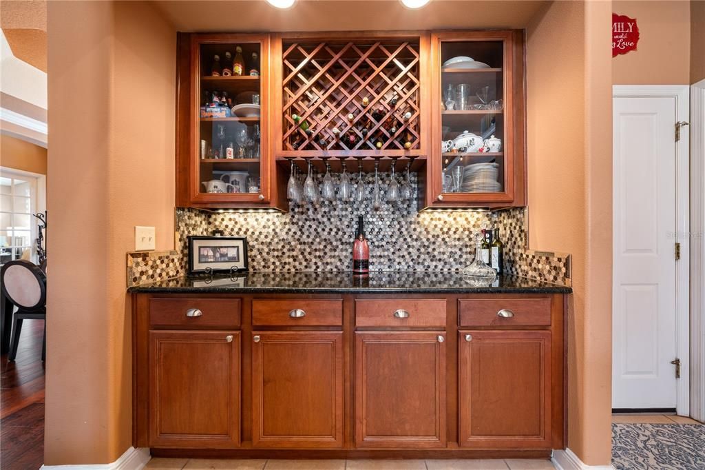 Activo con contrato: $599,000 (5 camas, 3 baños, 3530 Pies cuadrados)
