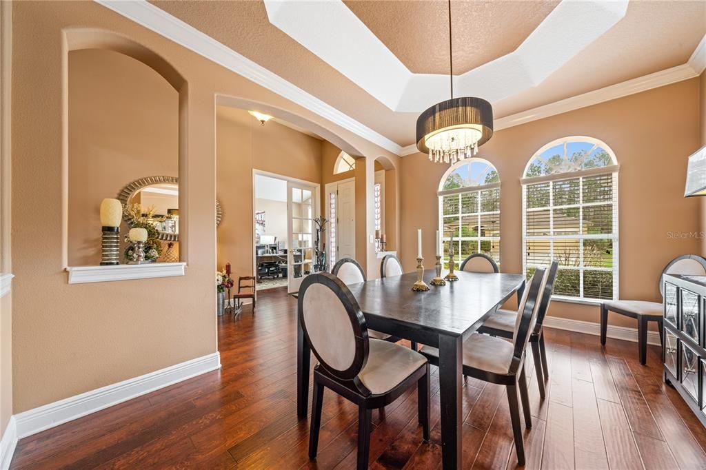 Activo con contrato: $599,000 (5 camas, 3 baños, 3530 Pies cuadrados)