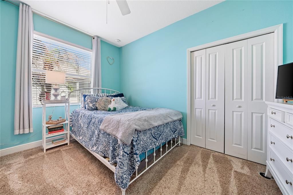 Activo con contrato: $599,000 (5 camas, 3 baños, 3530 Pies cuadrados)