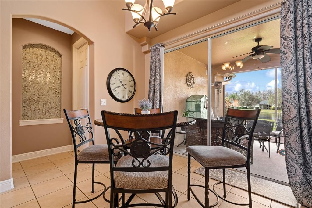 Activo con contrato: $599,000 (5 camas, 3 baños, 3530 Pies cuadrados)