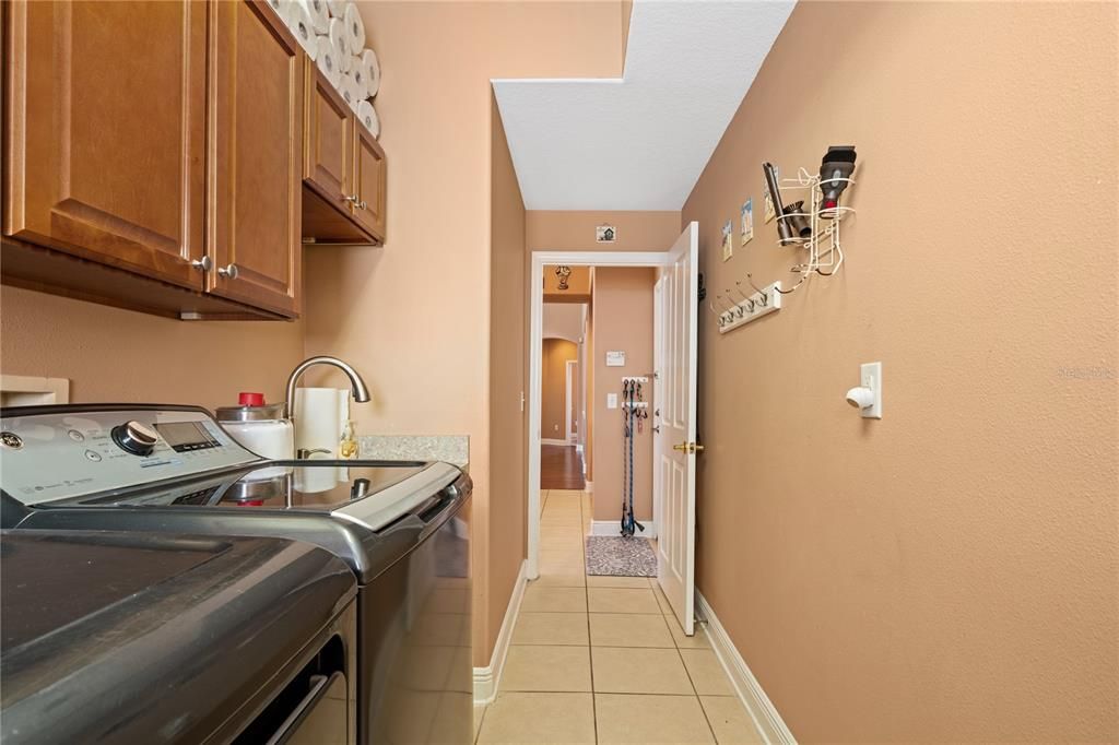 Activo con contrato: $599,000 (5 camas, 3 baños, 3530 Pies cuadrados)
