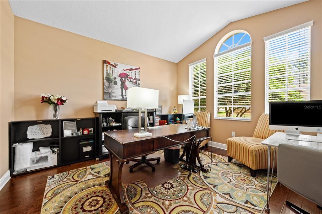 Activo con contrato: $599,000 (5 camas, 3 baños, 3530 Pies cuadrados)