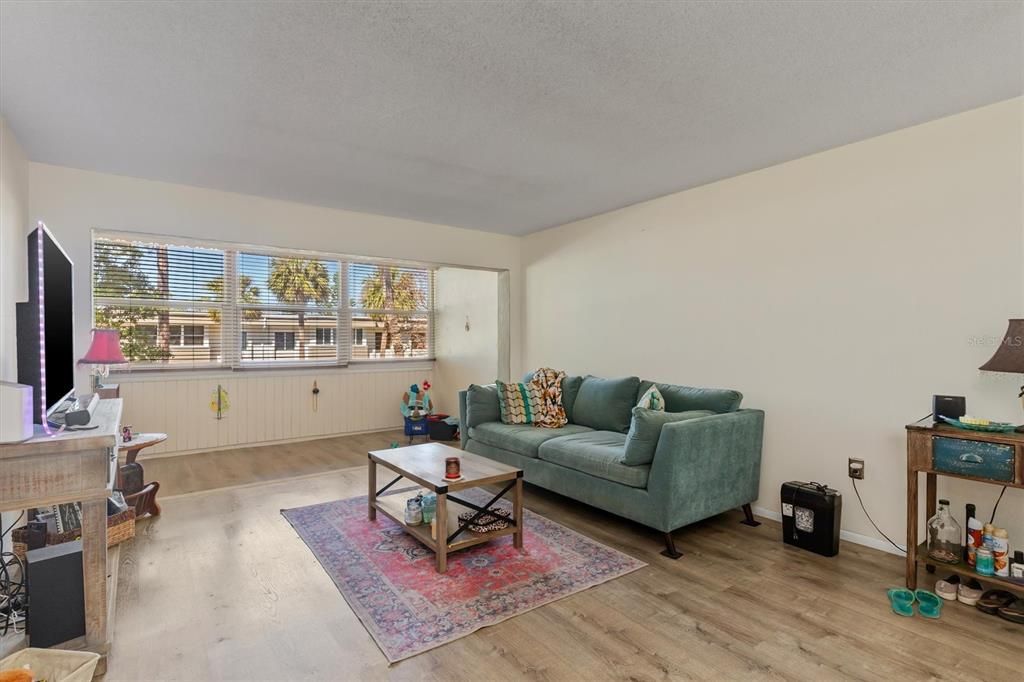 For Sale: $90,000 (2 beds, 2 baths, 919 Square Feet)