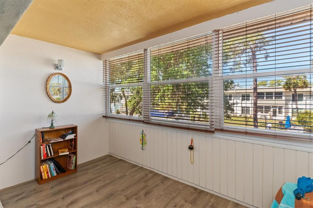 For Sale: $90,000 (2 beds, 2 baths, 919 Square Feet)