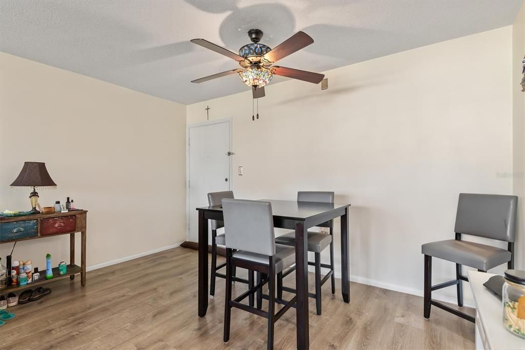 For Sale: $90,000 (2 beds, 2 baths, 919 Square Feet)