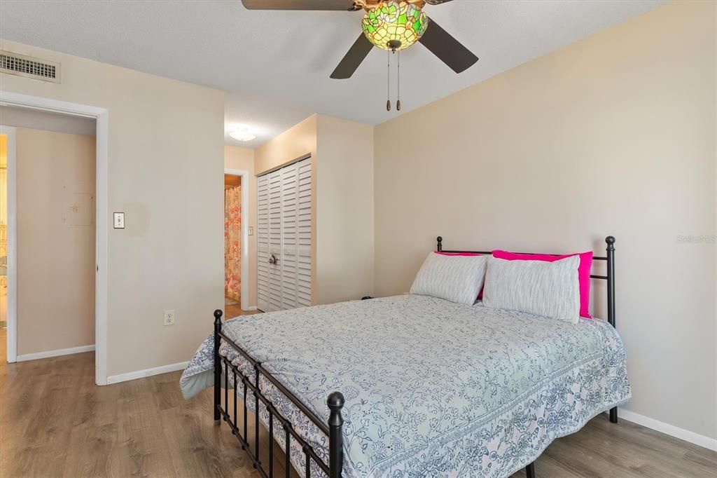 For Sale: $90,000 (2 beds, 2 baths, 919 Square Feet)