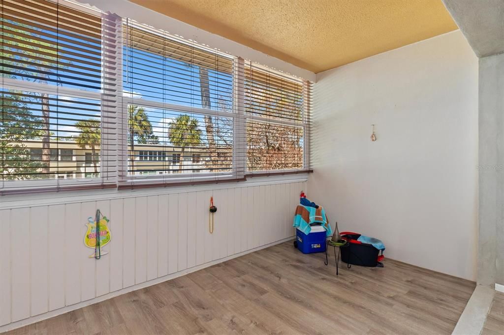 For Sale: $90,000 (2 beds, 2 baths, 919 Square Feet)