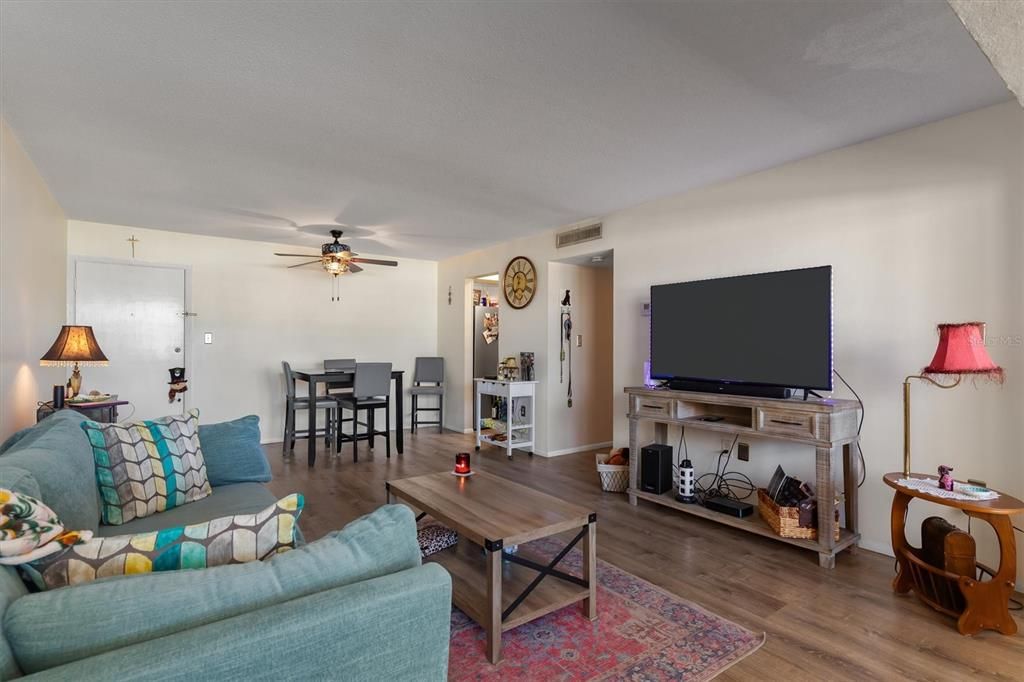 For Sale: $90,000 (2 beds, 2 baths, 919 Square Feet)
