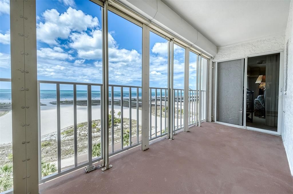 Activo con contrato: $865,000 (3 camas, 3 baños, 1990 Pies cuadrados)