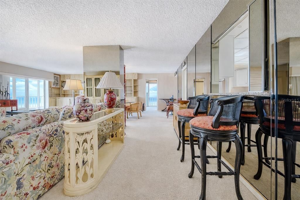 Activo con contrato: $865,000 (3 camas, 3 baños, 1990 Pies cuadrados)
