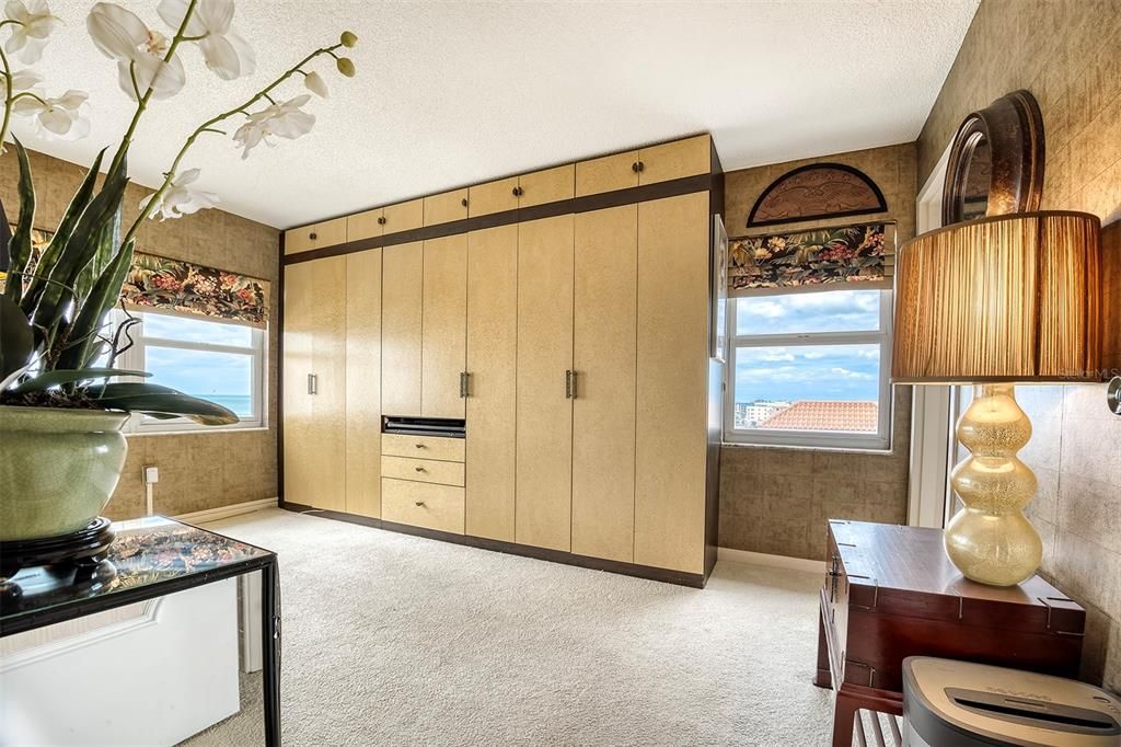 Activo con contrato: $865,000 (3 camas, 3 baños, 1990 Pies cuadrados)