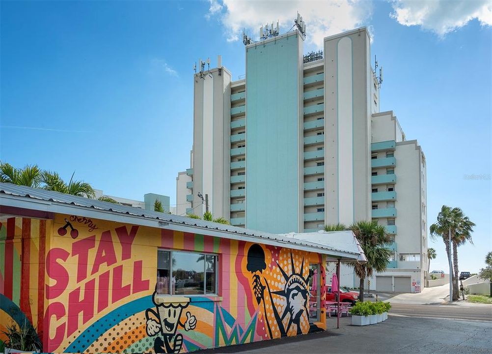 Activo con contrato: $865,000 (3 camas, 3 baños, 1990 Pies cuadrados)