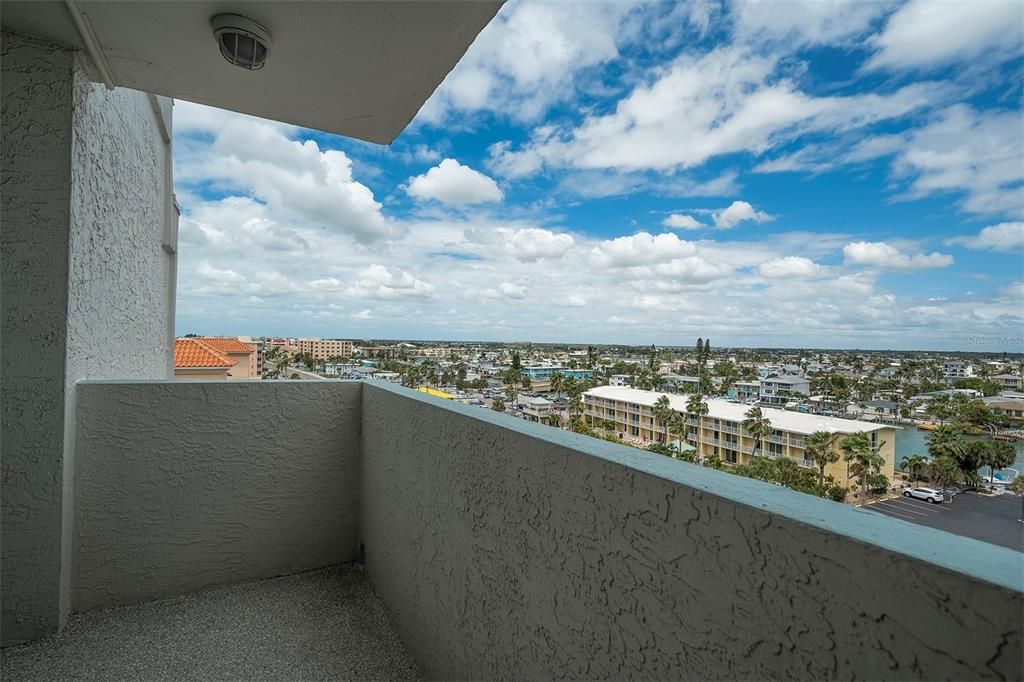 Activo con contrato: $865,000 (3 camas, 3 baños, 1990 Pies cuadrados)
