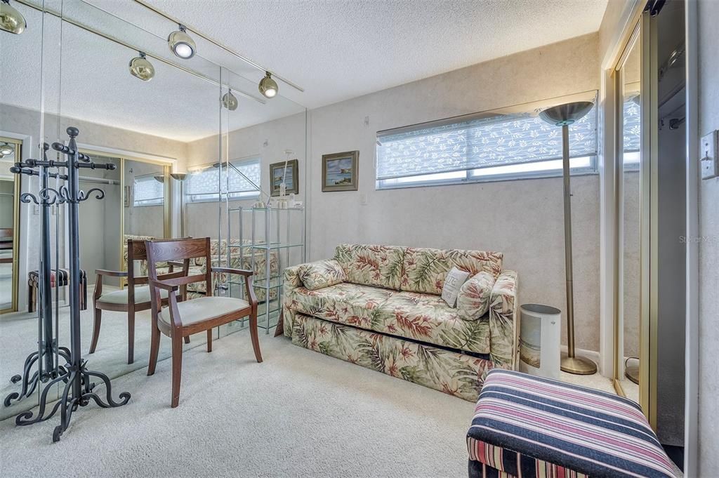 Activo con contrato: $865,000 (3 camas, 3 baños, 1990 Pies cuadrados)