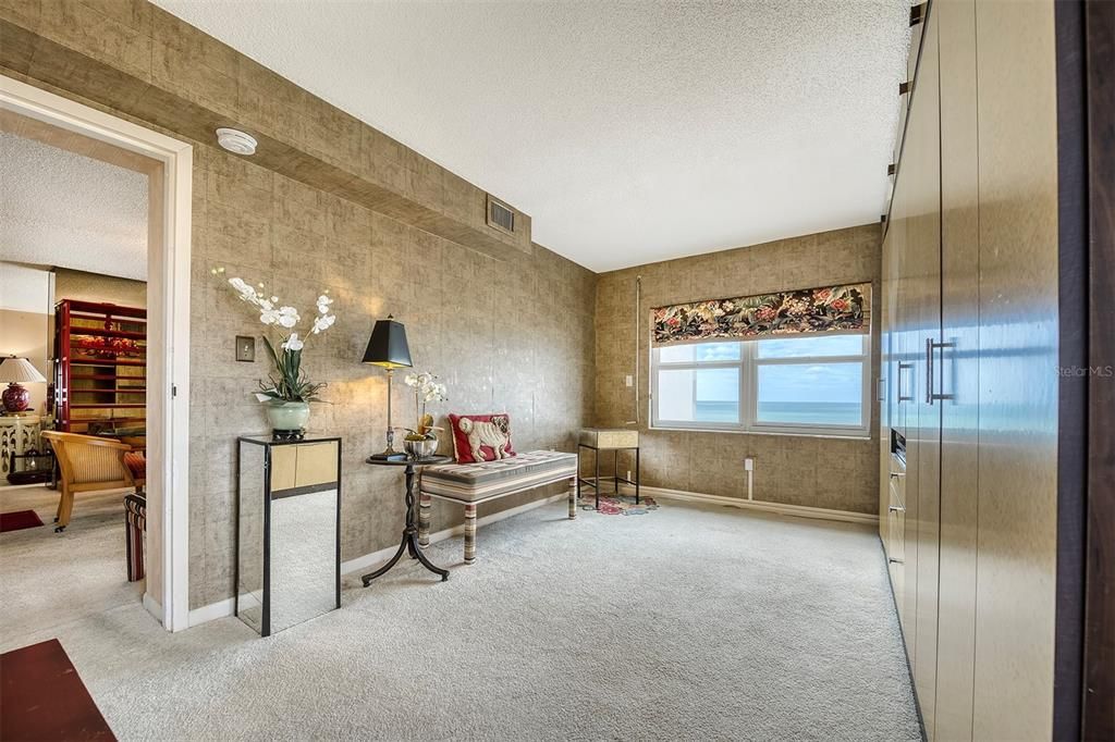 Activo con contrato: $865,000 (3 camas, 3 baños, 1990 Pies cuadrados)