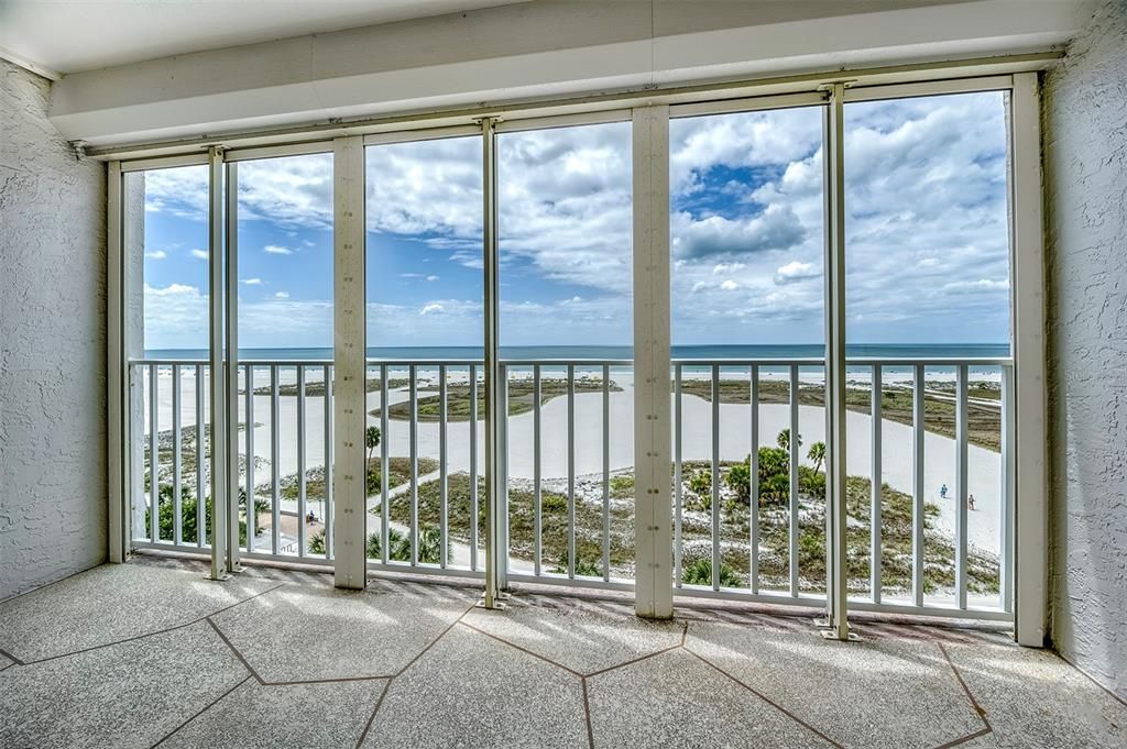 Activo con contrato: $865,000 (3 camas, 3 baños, 1990 Pies cuadrados)