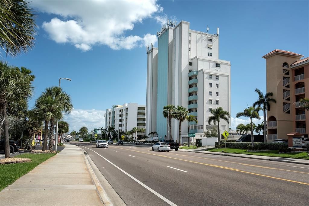 Activo con contrato: $865,000 (3 camas, 3 baños, 1990 Pies cuadrados)