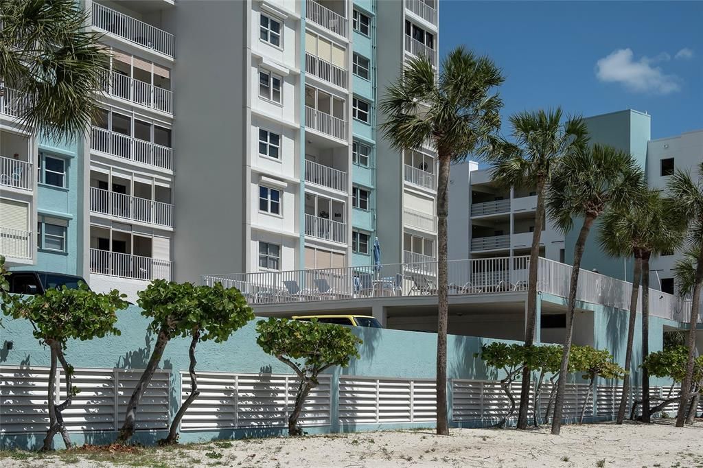 Activo con contrato: $865,000 (3 camas, 3 baños, 1990 Pies cuadrados)