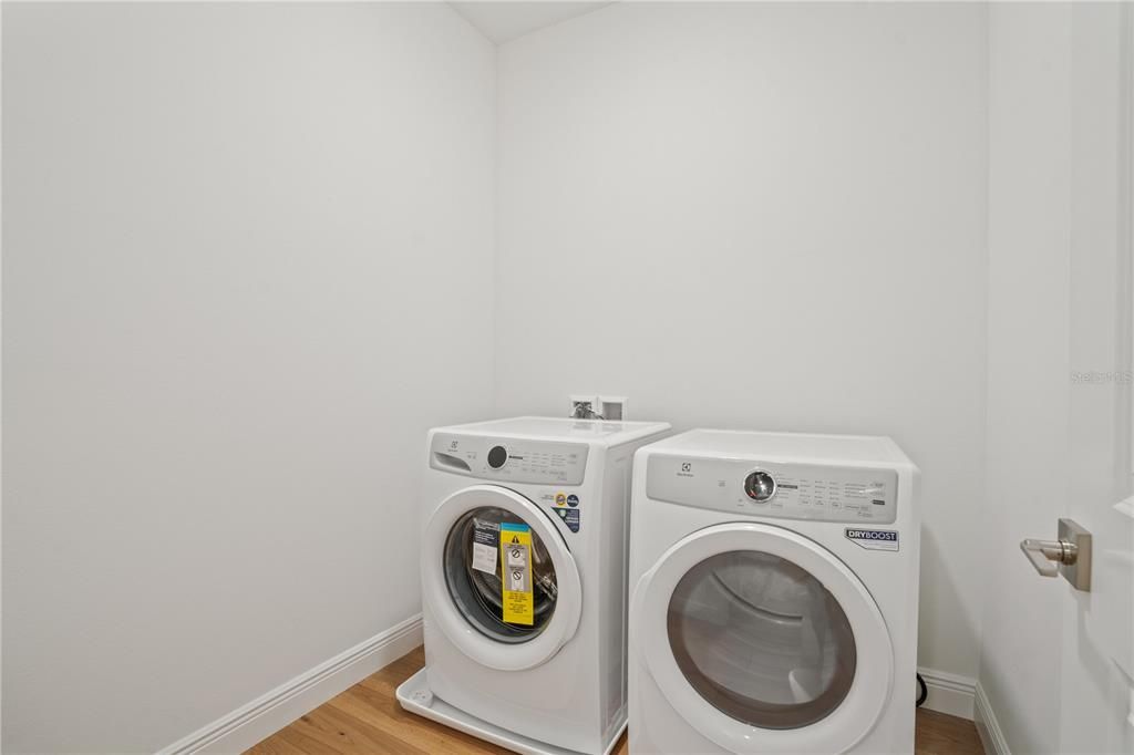 Activo con contrato: $3,500 (2 camas, 2 baños, 1406 Pies cuadrados)