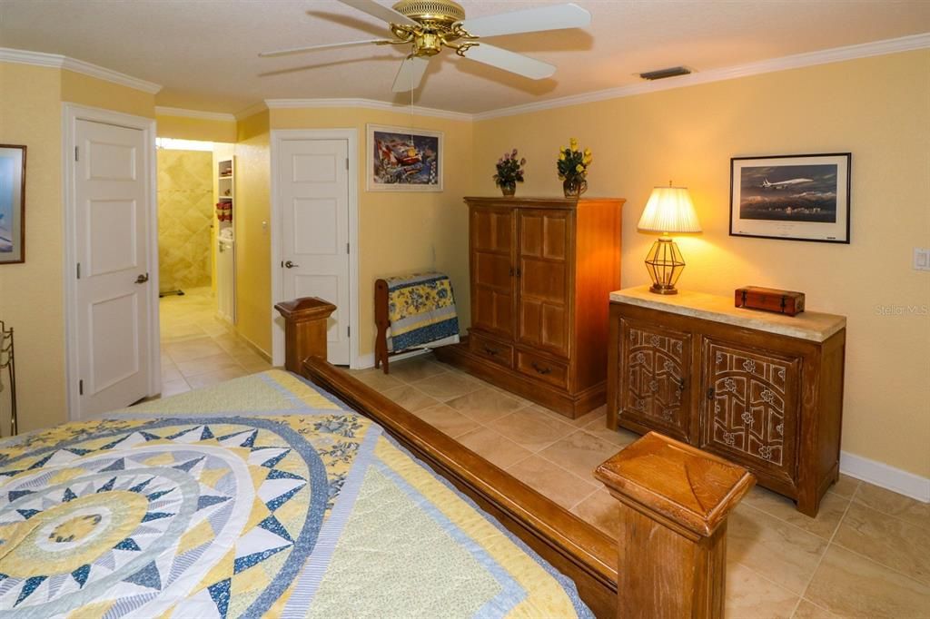 Activo con contrato: $399,000 (3 camas, 2 baños, 2031 Pies cuadrados)