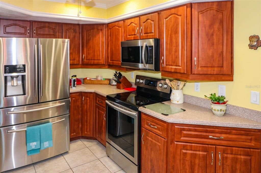 Activo con contrato: $399,000 (3 camas, 2 baños, 2031 Pies cuadrados)