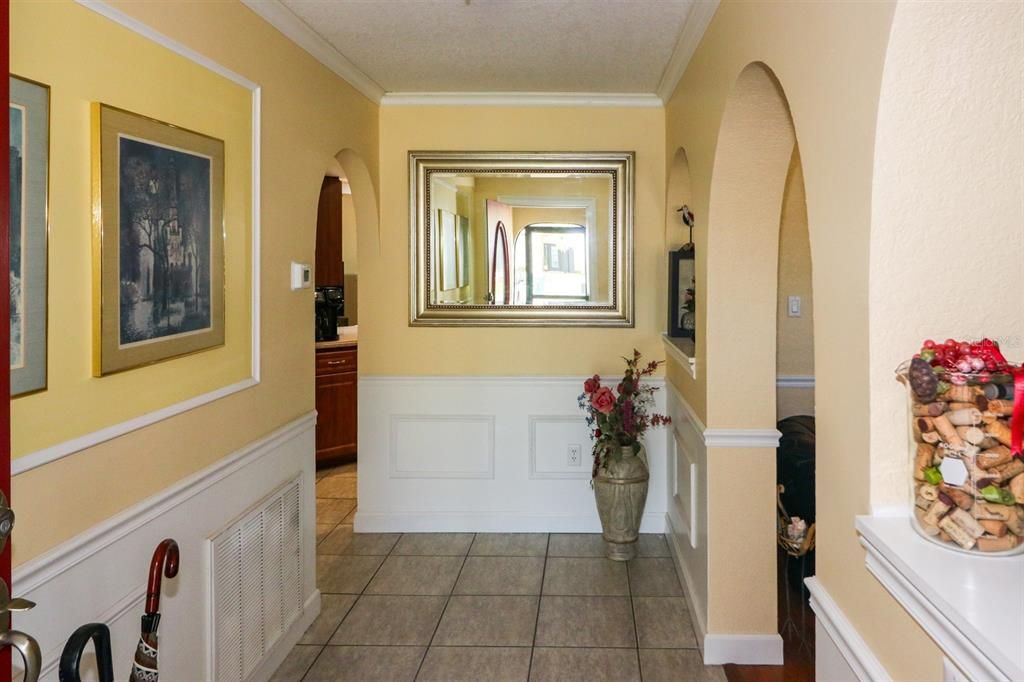 Activo con contrato: $399,000 (3 camas, 2 baños, 2031 Pies cuadrados)