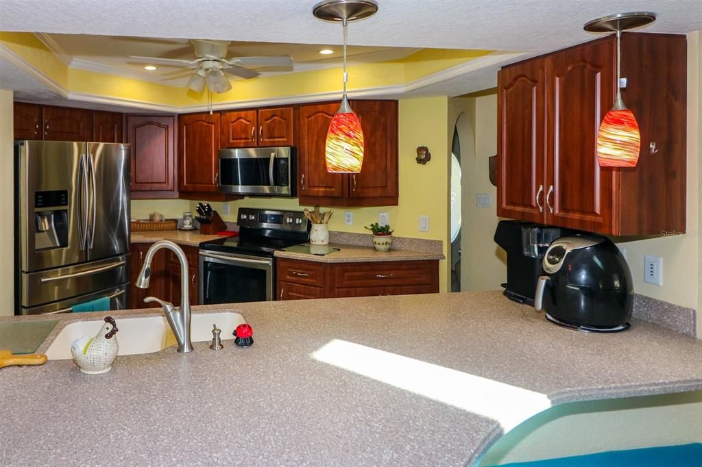 Activo con contrato: $399,000 (3 camas, 2 baños, 2031 Pies cuadrados)