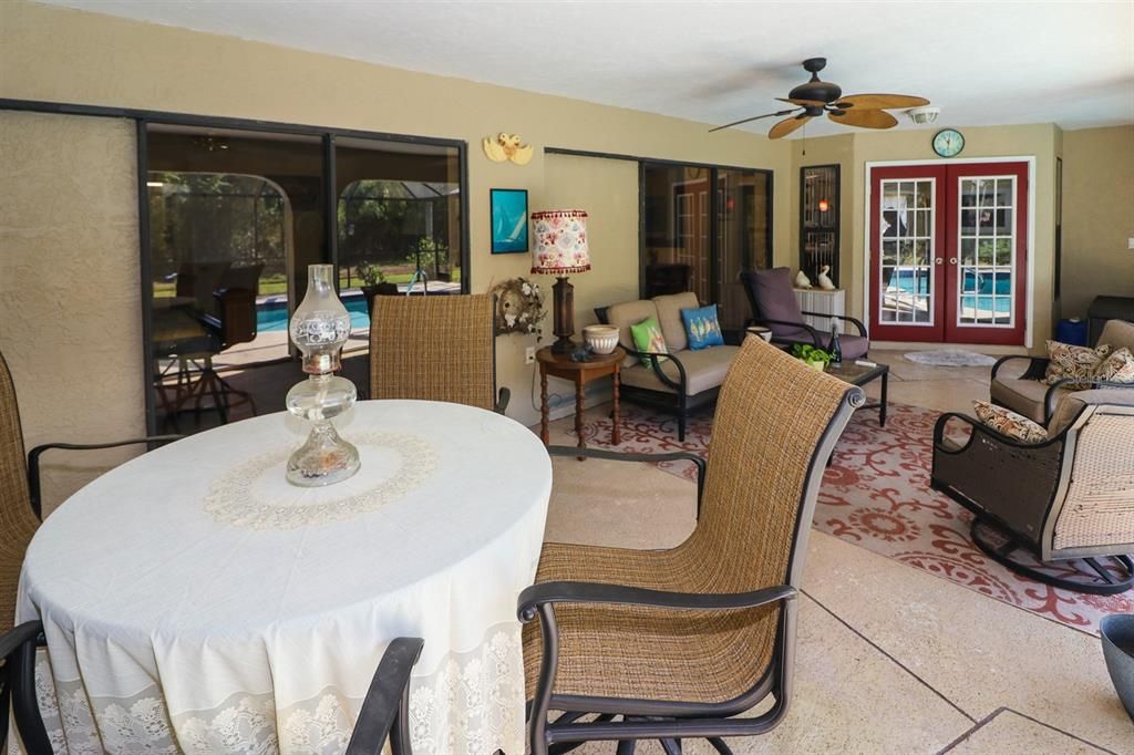 Activo con contrato: $399,000 (3 camas, 2 baños, 2031 Pies cuadrados)