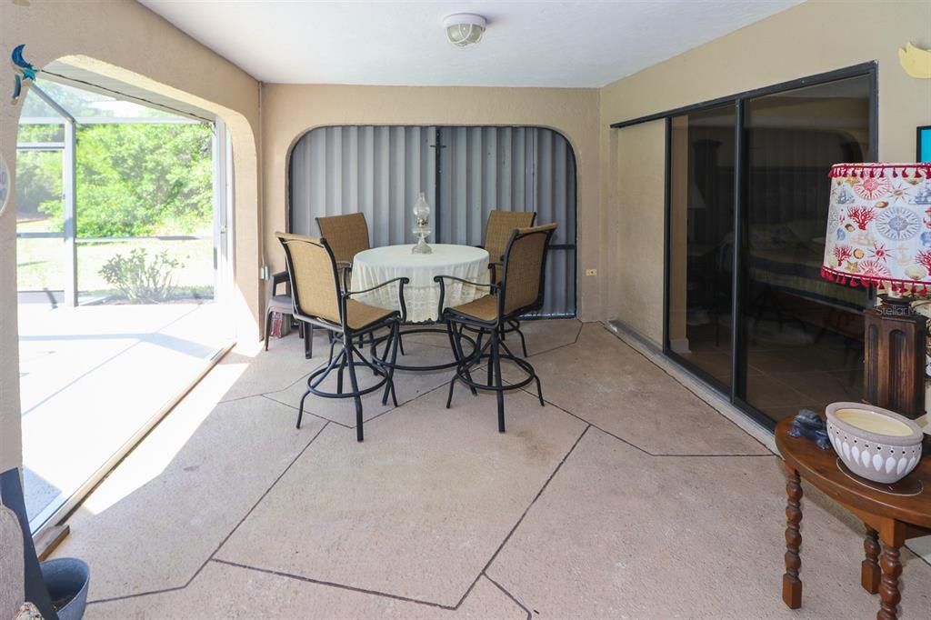 Activo con contrato: $399,000 (3 camas, 2 baños, 2031 Pies cuadrados)