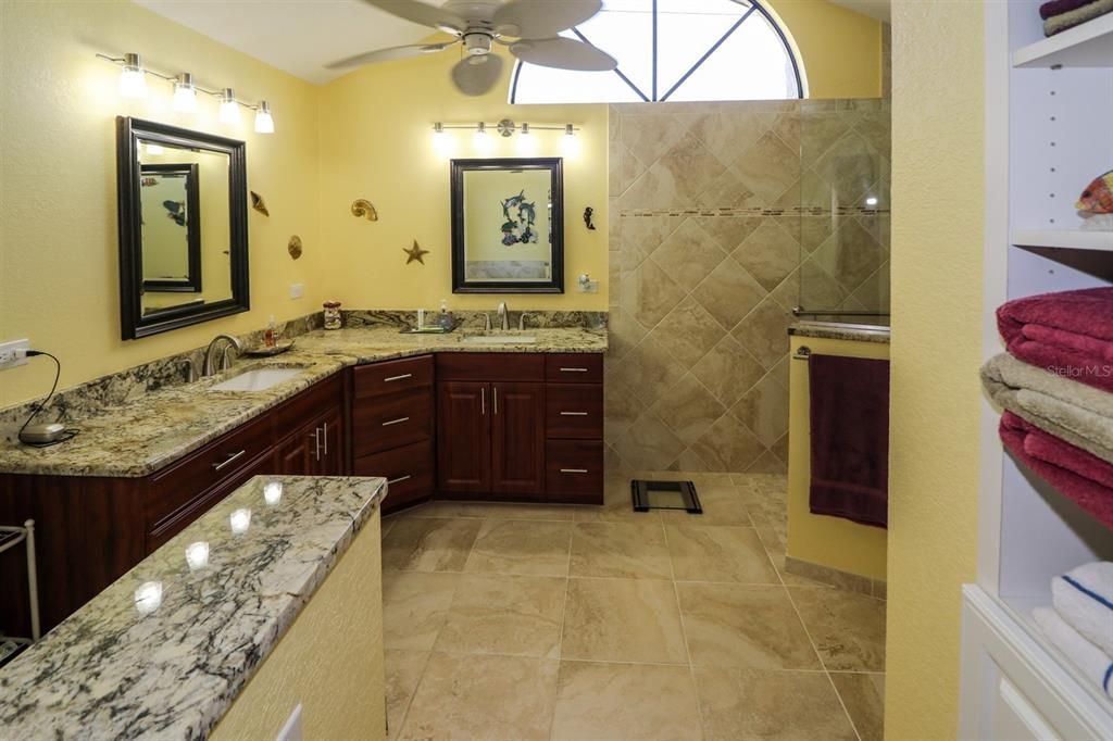 Activo con contrato: $399,000 (3 camas, 2 baños, 2031 Pies cuadrados)
