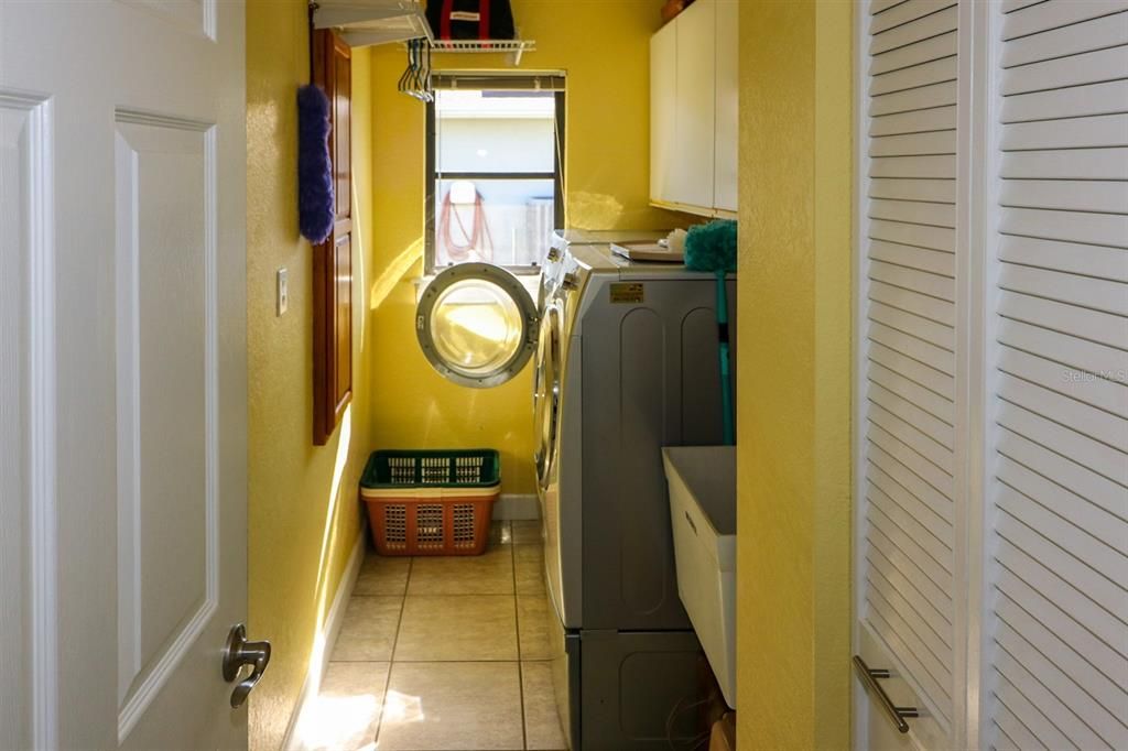 Activo con contrato: $399,000 (3 camas, 2 baños, 2031 Pies cuadrados)