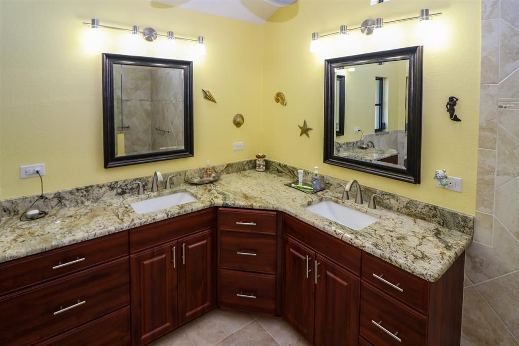 Activo con contrato: $399,000 (3 camas, 2 baños, 2031 Pies cuadrados)