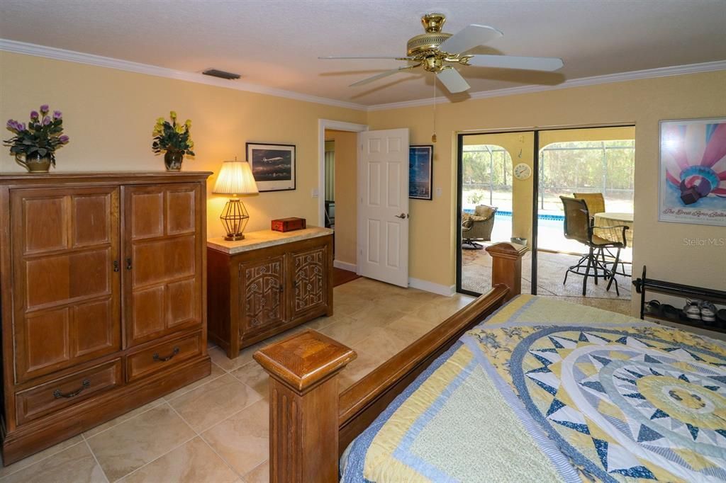 Activo con contrato: $399,000 (3 camas, 2 baños, 2031 Pies cuadrados)