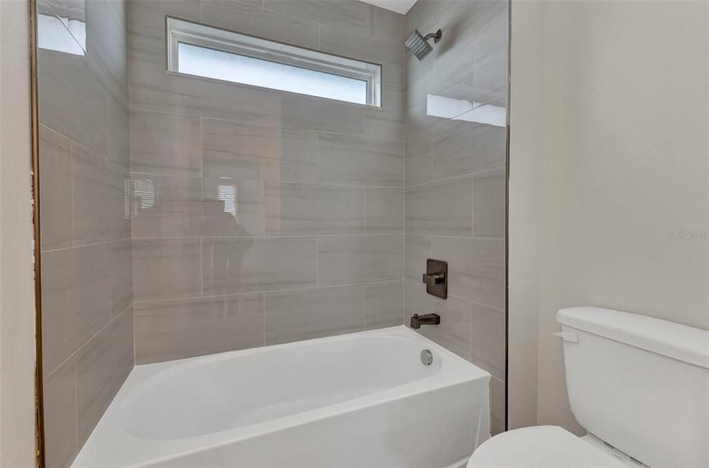 En Venta: $1,190,000 (4 camas, 3 baños, 2609 Pies cuadrados)
