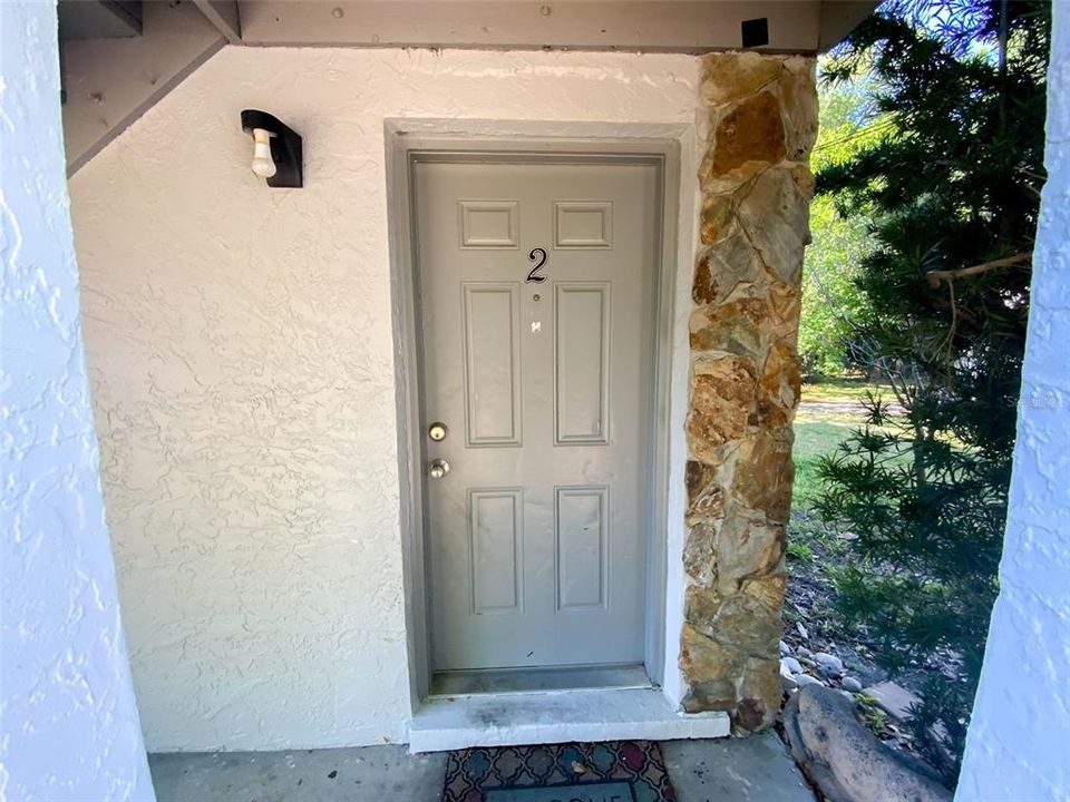 Active With Contract: $1,149 (2 beds, 1 baths, 900 Square Feet)