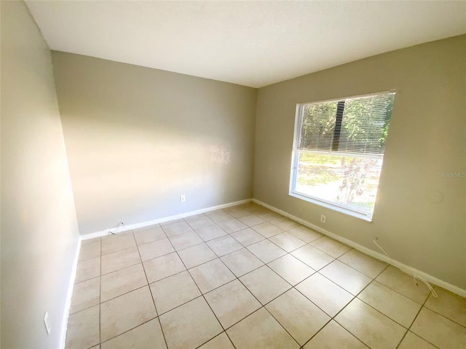 Active With Contract: $1,149 (2 beds, 1 baths, 900 Square Feet)