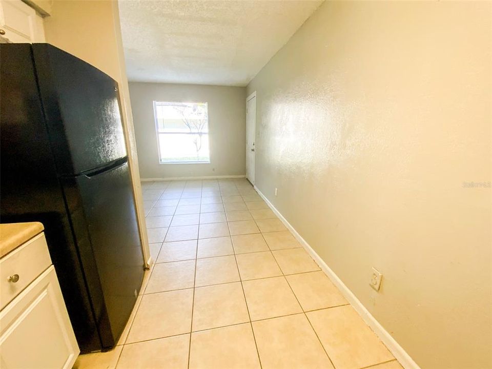 Active With Contract: $1,149 (2 beds, 1 baths, 900 Square Feet)