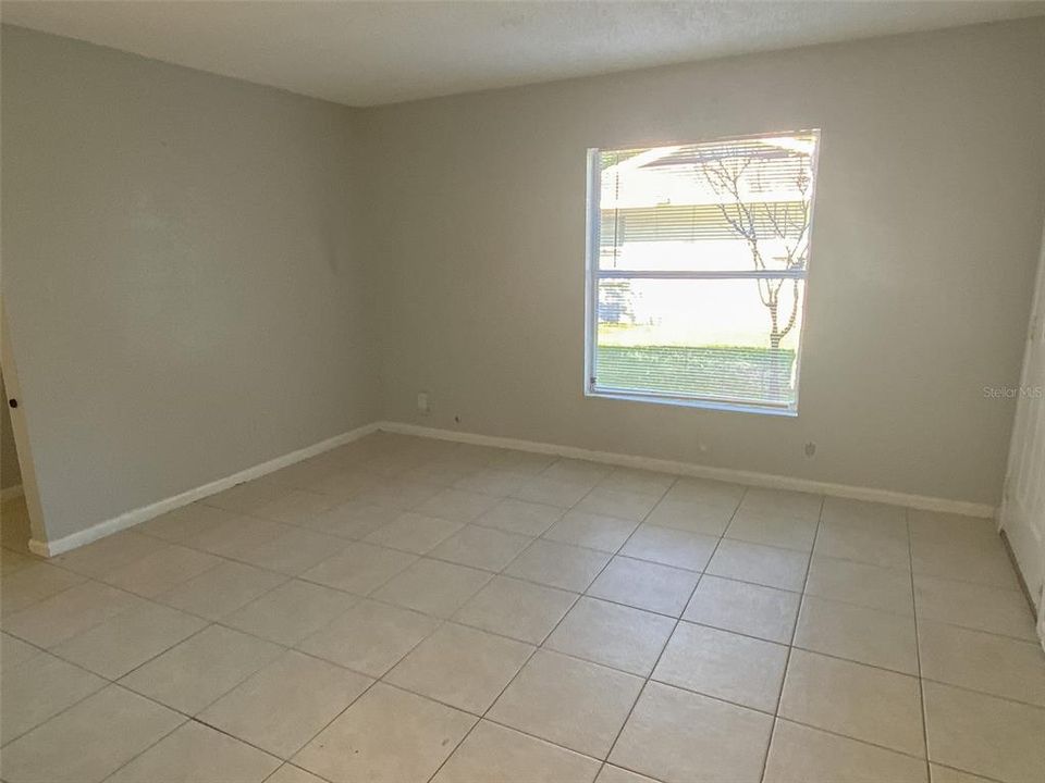 Active With Contract: $1,149 (2 beds, 1 baths, 900 Square Feet)