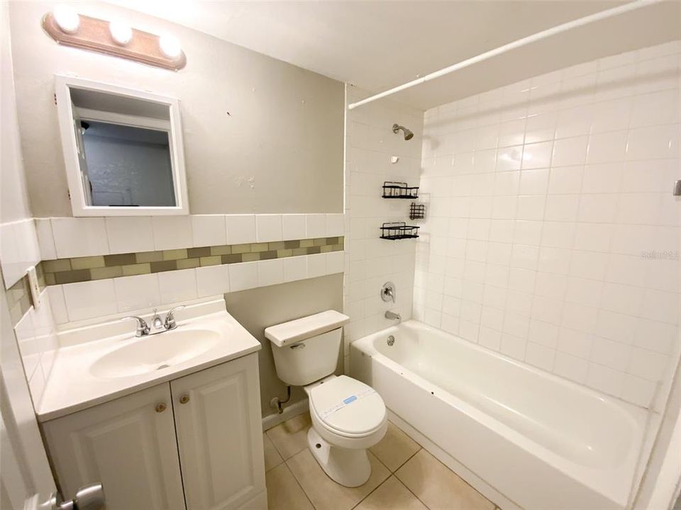 Active With Contract: $1,149 (2 beds, 1 baths, 900 Square Feet)