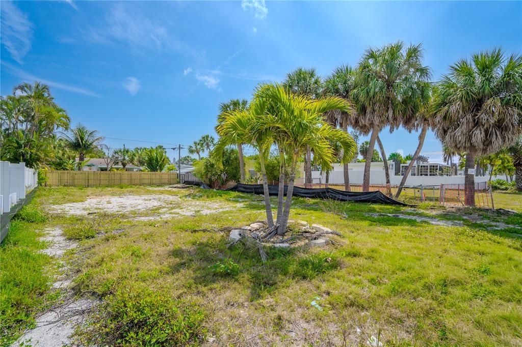 待售: $295,000 (0.11 acres)