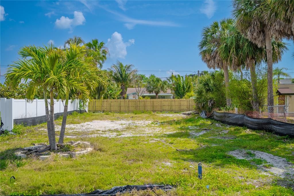 待售: $295,000 (0.11 acres)