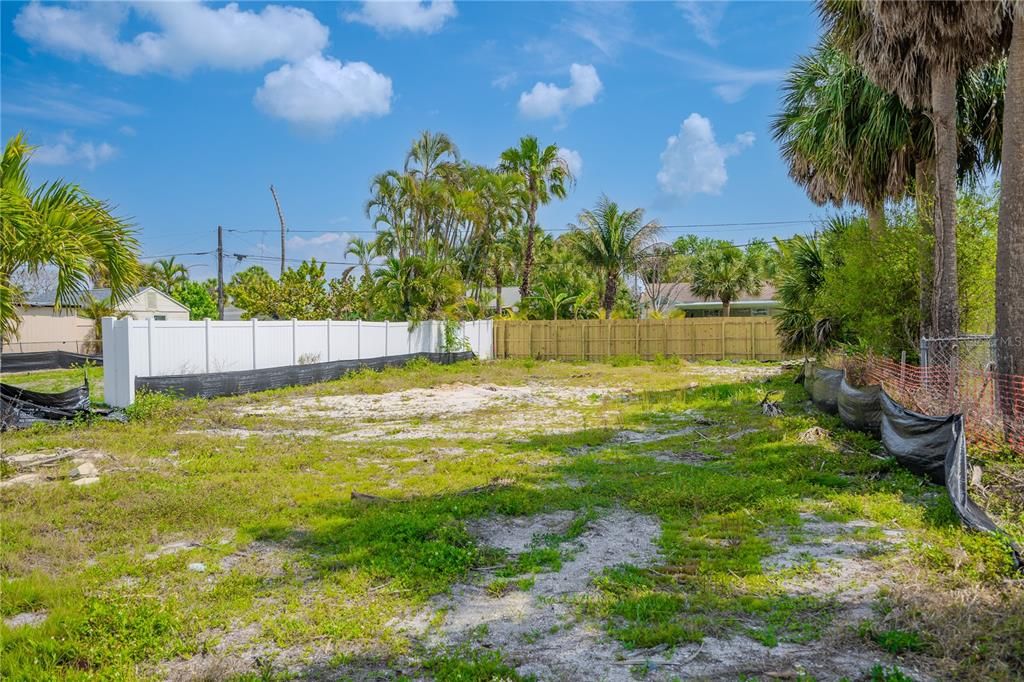 待售: $295,000 (0.11 acres)