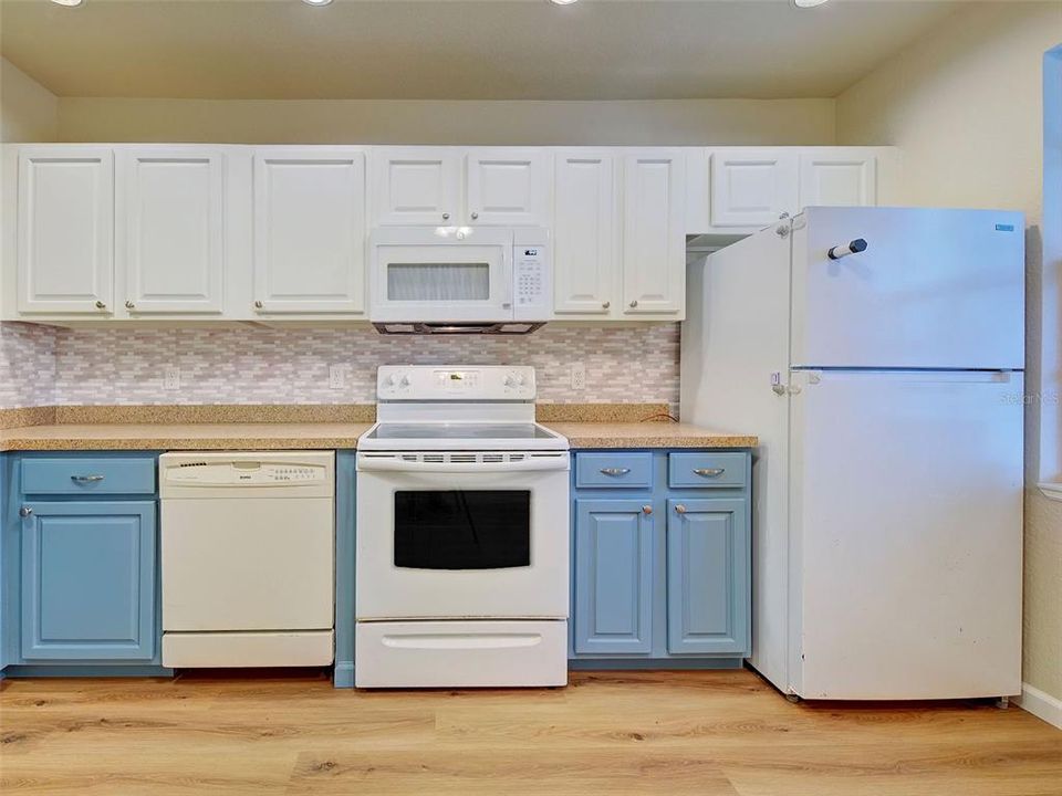 На продажу: $199,999 (2 спален, 2 ванн, 1106 Квадратных фут)