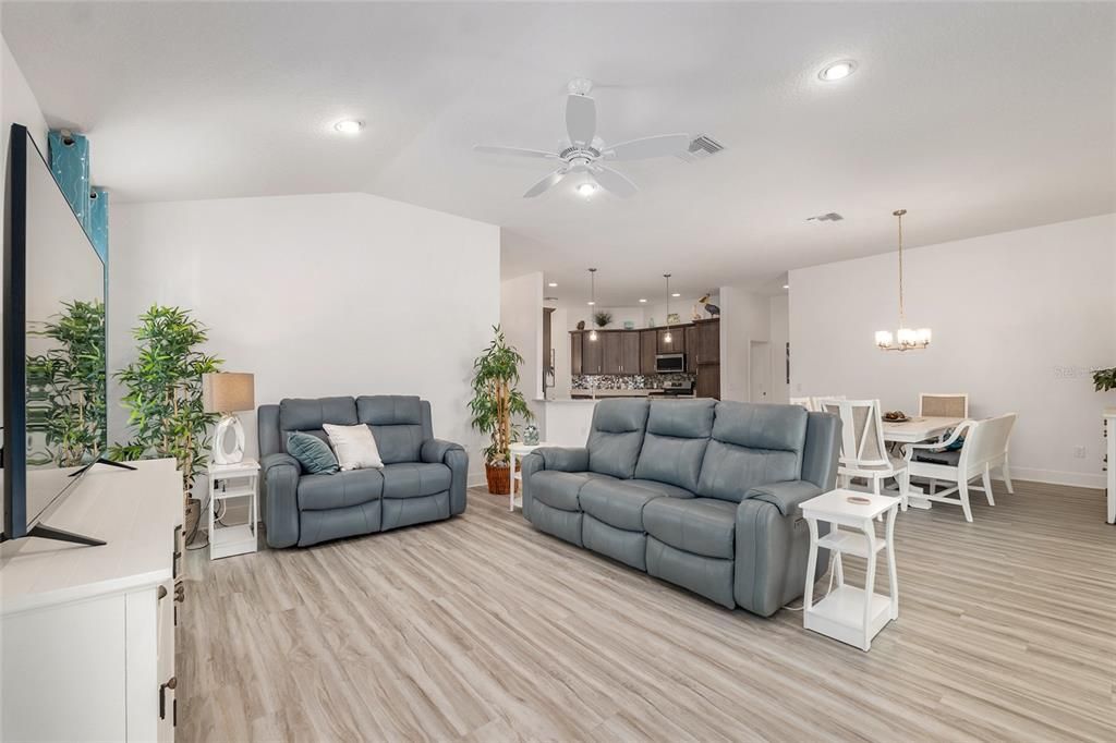 For Sale: $995,000 (3 beds, 2 baths, 1959 Square Feet)