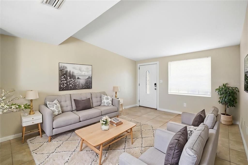Activo con contrato: $274,900 (2 camas, 1 baños, 925 Pies cuadrados)