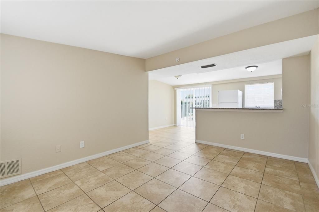 Activo con contrato: $274,900 (2 camas, 1 baños, 925 Pies cuadrados)