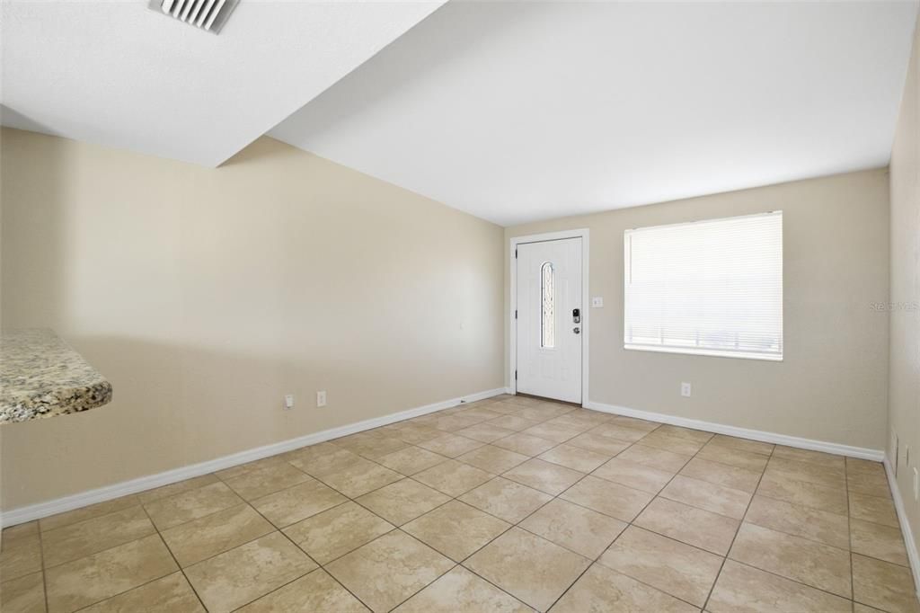 Activo con contrato: $274,900 (2 camas, 1 baños, 925 Pies cuadrados)