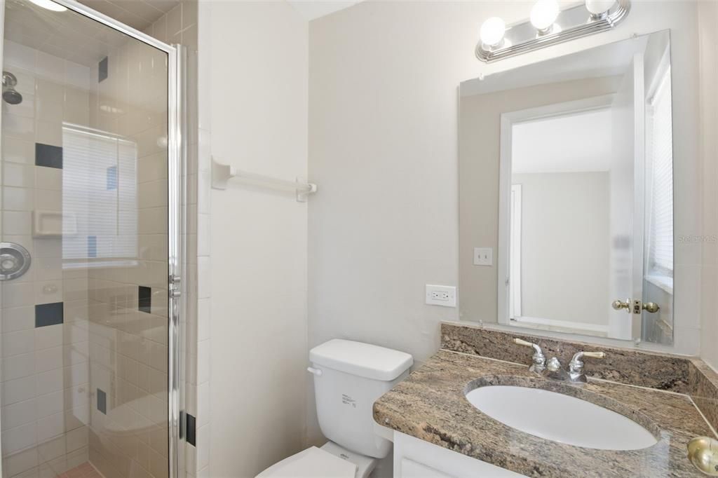 Activo con contrato: $274,900 (2 camas, 1 baños, 925 Pies cuadrados)