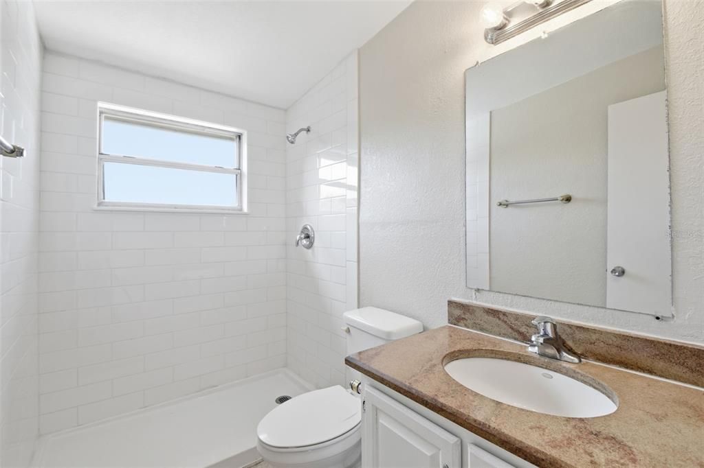 Activo con contrato: $274,900 (2 camas, 1 baños, 925 Pies cuadrados)
